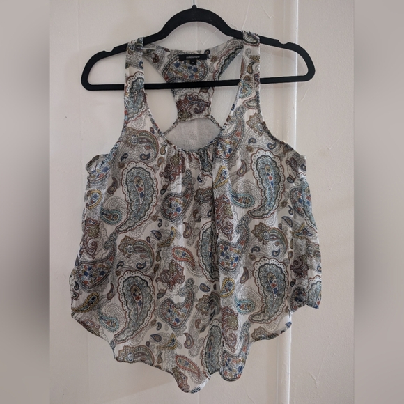 🛍️4 For $15🛍️Ambiance Gray and White Asymmetrical Tank Top - Picture 2 of 9
